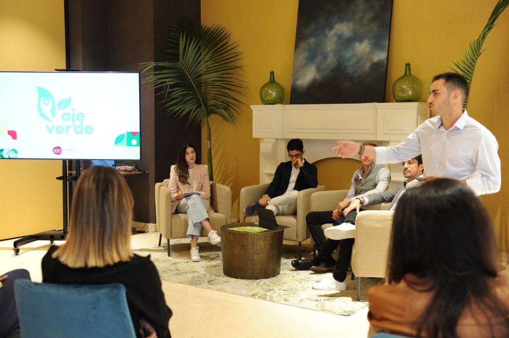 AJE Canarias presenta un estudio de mercado de oportunidades en la economía verde para pymes