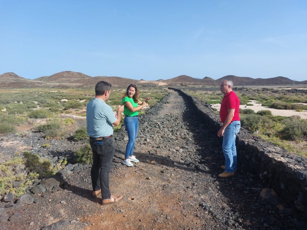 El Cabildo de Fuerteventura mejora el sendero del Islote de Lobos con la instalación de una pasarela en la zona de Las Lagunitas
