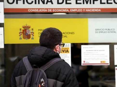 El paro baja en 757 personas en octubre en Canarias
