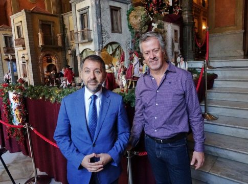 Santa Cruz de Tenerife instala un Belén inspirado en paisajes y tradiciones en la entrada del Palacio Municipal