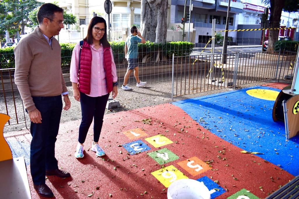 Servicios Públicos renueva la zona infantil de la Rambla de Santa Cruz de Tenerife