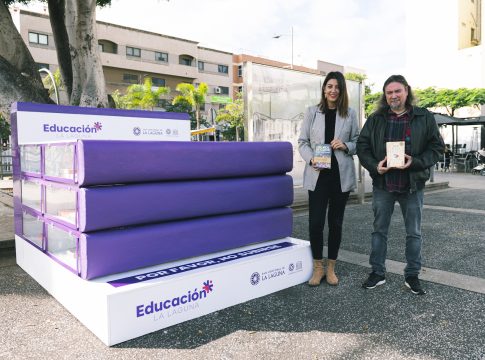 La Biblioteca Móvil recorrerá hasta mayo los pueblos y barrios de La Laguna para el fomento de la lectura
