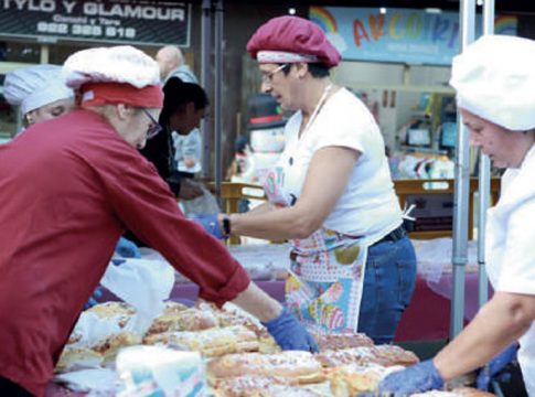 La Orotava bate el récord de su roscón de reyes gigante
