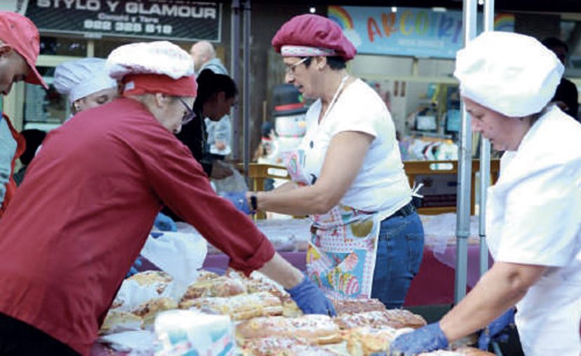 La Orotava bate el récord de su roscón de reyes gigante