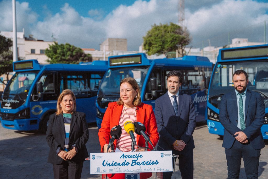Arrecife abre el camino al transporte público sostenible en Lanzarote con la incorporación de tres micro guaguas 100% eléctricas