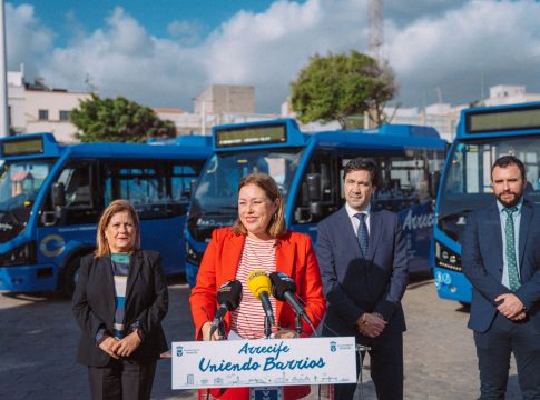 Arrecife abre el camino al transporte público sostenible en Lanzarote con la incorporación de tres micro guaguas 100% eléctricas
