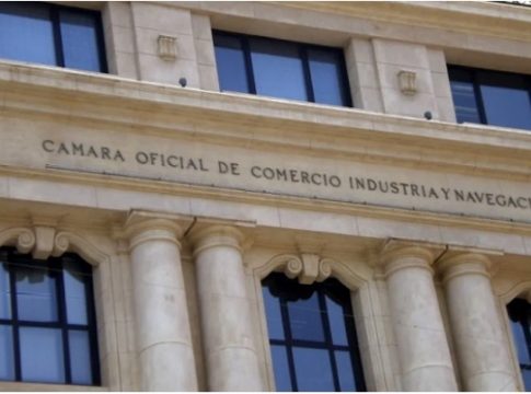 La Cámara de Comercio critica el nuevo<br>sistema de devolución de IGIC a turistas