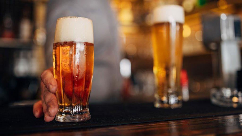 Los adolescentes canarios se inician en el consumo de alcohol y tabaco con 14 años, y de cannabis, con 15