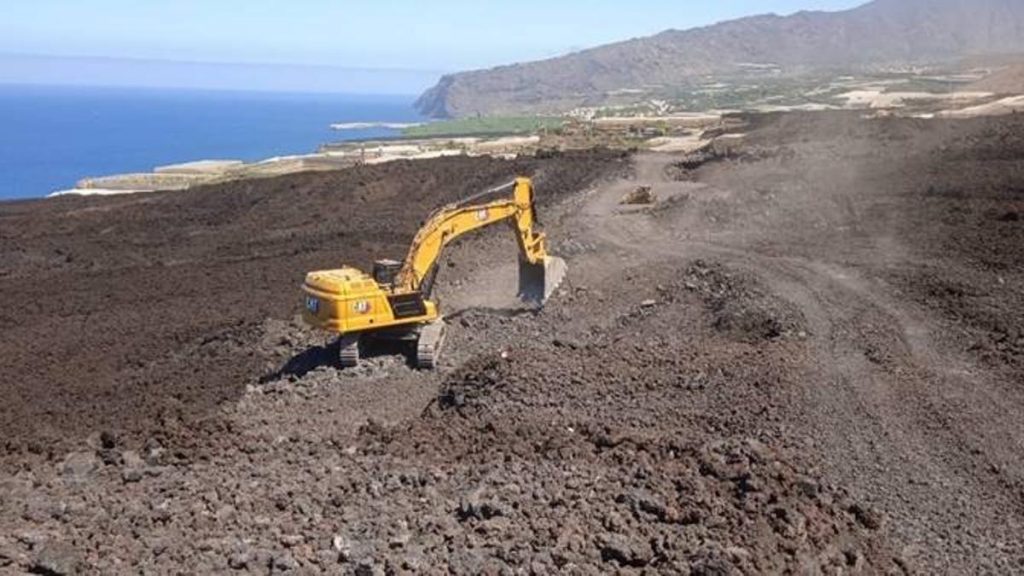 La Palma recuperará en abril la vía que une Puerto Naos y Tazacorte, destruida por el volcán