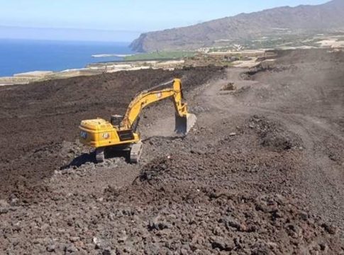 La Palma recuperará en abril la vía que une Puerto Naos y Tazacorte, destruida por el volcán