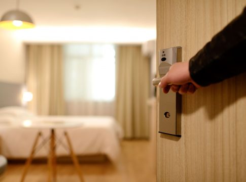 <strong><em>CaixaBank financia con 260 millones de euros al sector hotelero canario en 2022</em></strong>