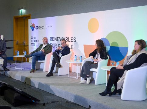 Valbuena expone el PTECan durante la Conferencia Internacional Española de Energías Renovables