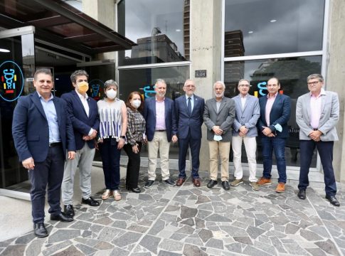 El presidente de Canarias visita la nueva sede de la Fundación España Salud en Caracas