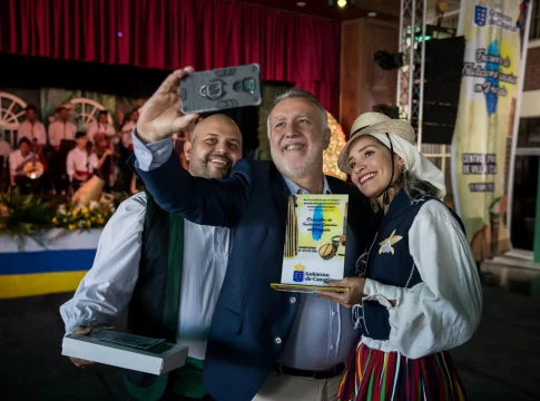 Torres cierra su visita a América con el compromiso de aumentar las ayudas a los canarios en el exterior