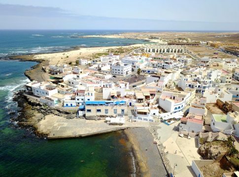 Los extranjeros compran 1 de cada 3 viviendas en Canarias