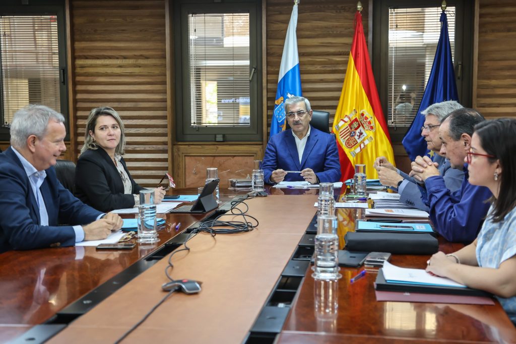 Ampliada a 10 millones la partida para las ayudas complementarias de 30.000 euros a afectados por la erupción