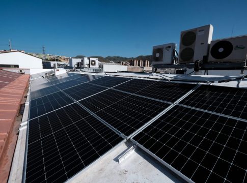 La empresa pública GRAFCAN ya genera su propia energía eléctrica a través de placas fotovoltaicas