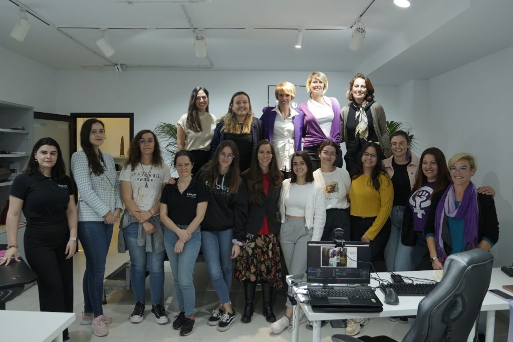 <strong>Entidades públicas y privadas trazan juntas una hoja de ruta para acortar la brecha digital en el sector tecnológico </strong>
