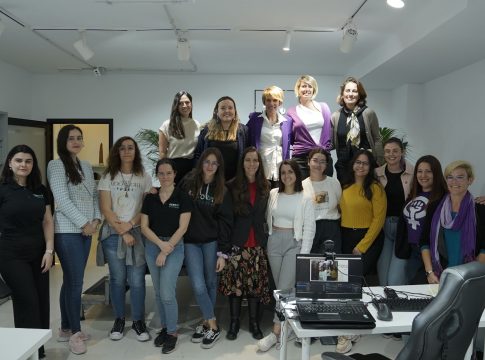 <strong>Entidades públicas y privadas trazan juntas una hoja de ruta para acortar la brecha digital en el sector tecnológico </strong>