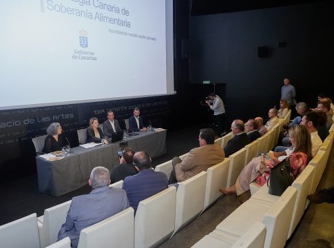Vanoostende presenta al sector la Estrategia Canaria de Soberanía Alimentaria