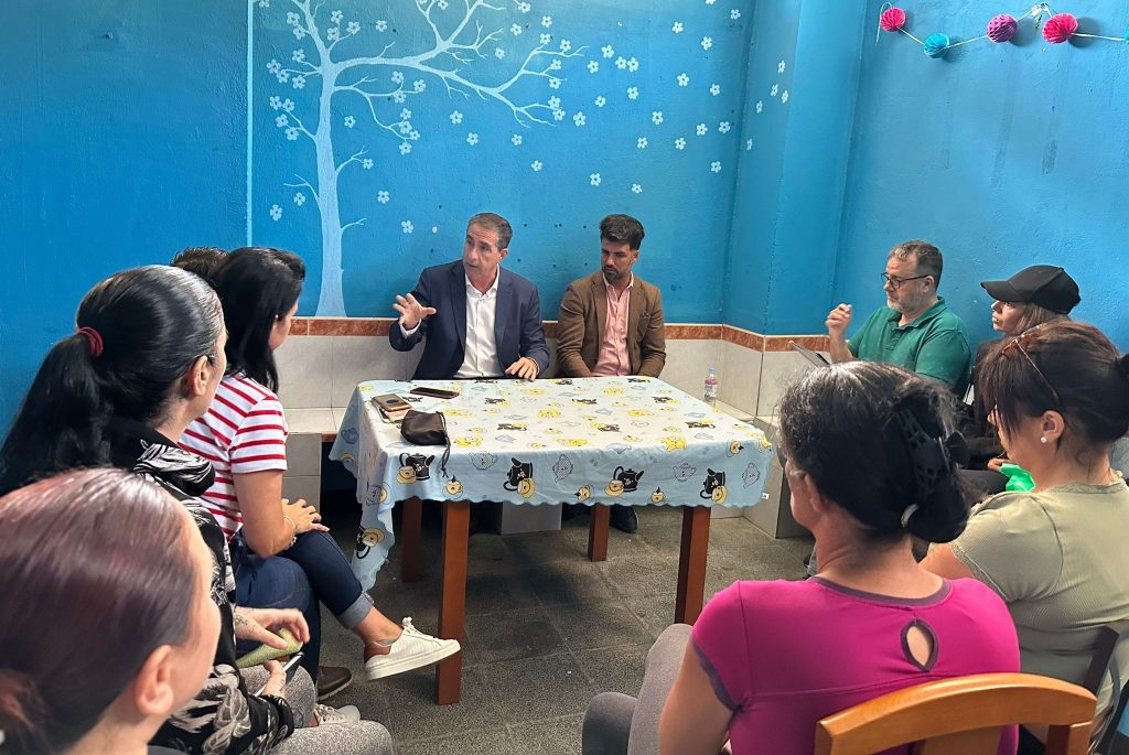 Francis Candil: “Existen usos compatibles con el educativo que permitiría mantener abierto el colegio Teobaldo Power y aportaría beneficios al barrio”