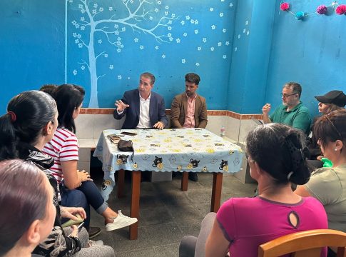 Francis Candil: “Existen usos compatibles con el educativo que permitiría mantener abierto el colegio Teobaldo Power y aportaría beneficios al barrio”