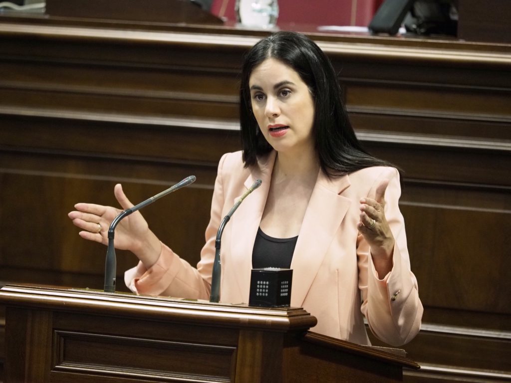 Vidina Espino le recuerda a Trujillo que con 800 millones más en el presupuesto la sanidad pública en Canarias está peor que nunca