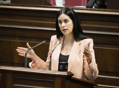 Vidina Espino le recuerda a Trujillo que con 800 millones más en el presupuesto la sanidad pública en Canarias está peor que nunca