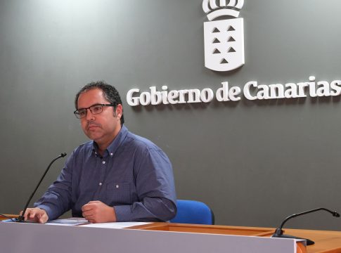 El paro baja 5.775 personas en Canarias