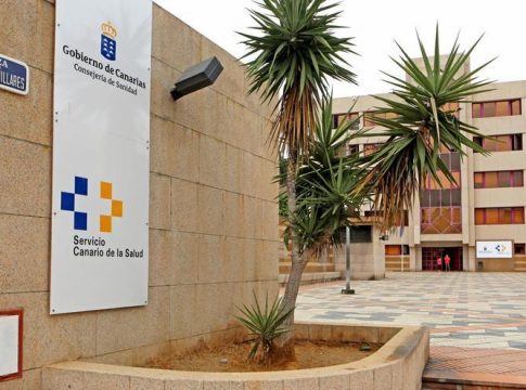 En la sanidad pública canaria hay más profesionales sanitarios de todas las ramas, excepto fisioterapeutas, según denuncia el COFC