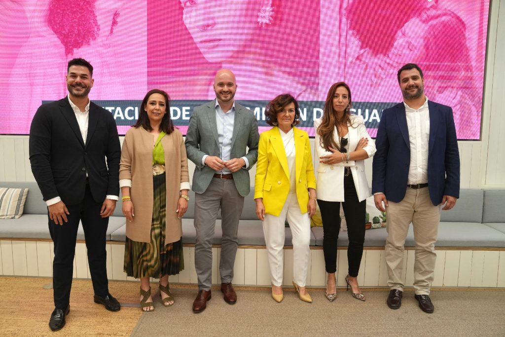 La Juventud Empresaria presenta su “Comisión de Igualdad” en un acto amadrinado por Carmen Calvo