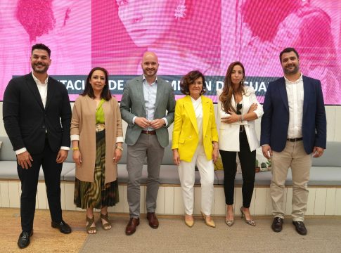 La Juventud Empresaria presenta su “Comisión de Igualdad” en un acto amadrinado por Carmen Calvo