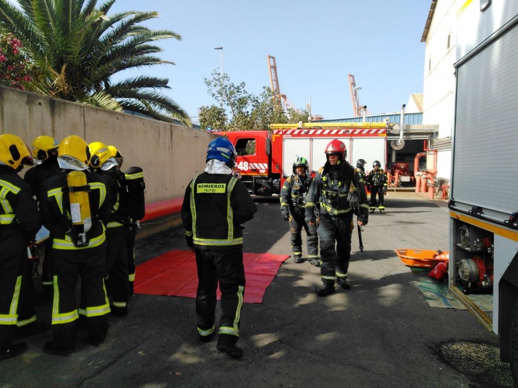 Simulacro general de emergencia en las instalaciones de Cepsa en el Dique del Este