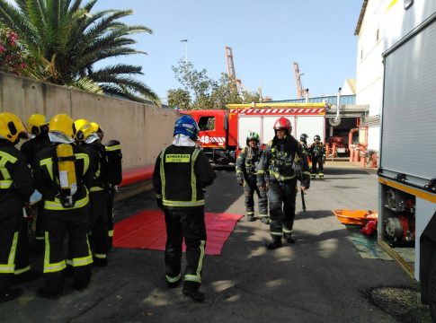 Simulacro general de emergencia en las instalaciones de Cepsa en el Dique del Este