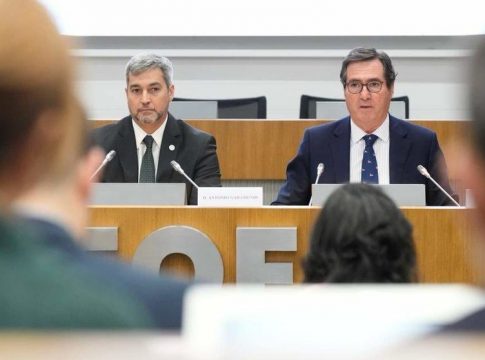 CEOE y CEPYME aprueban por unanimidad el acuerdo con sindicatos para el V AENC 