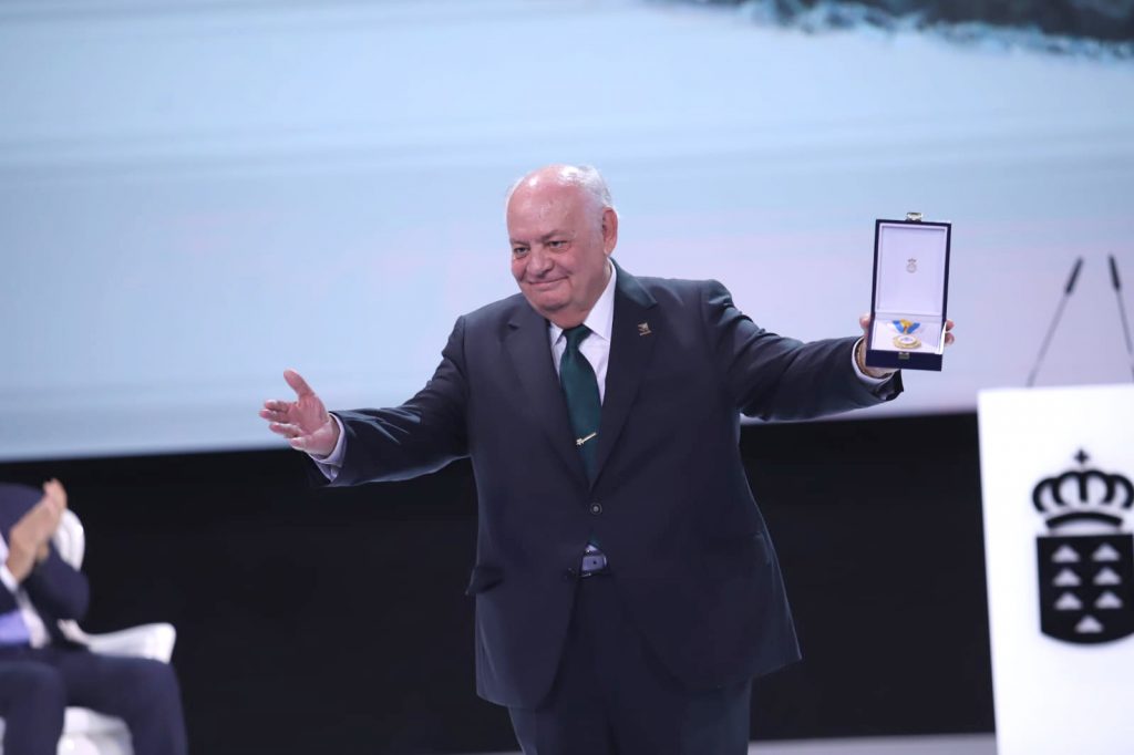 Hospitales Universitarios San Roque recibe la Medalla de Oro de Canarias 2023