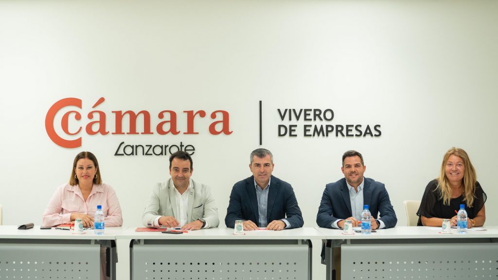 El presidente del Partido Popular en Canarias se reúne con la directiva de la Cámara de Comercio de Lanzarote  