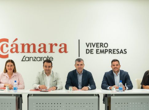 El presidente del Partido Popular en Canarias se reúne con la directiva de la Cámara de Comercio de Lanzarote  