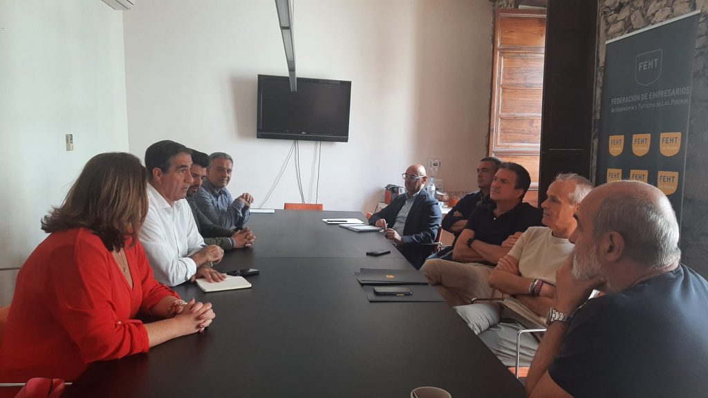 Francis Candil se compromete a la creación de la Mesa del Ocio “para ordenar la actividad y recuperar la vida social y de ocio de la ciudad”