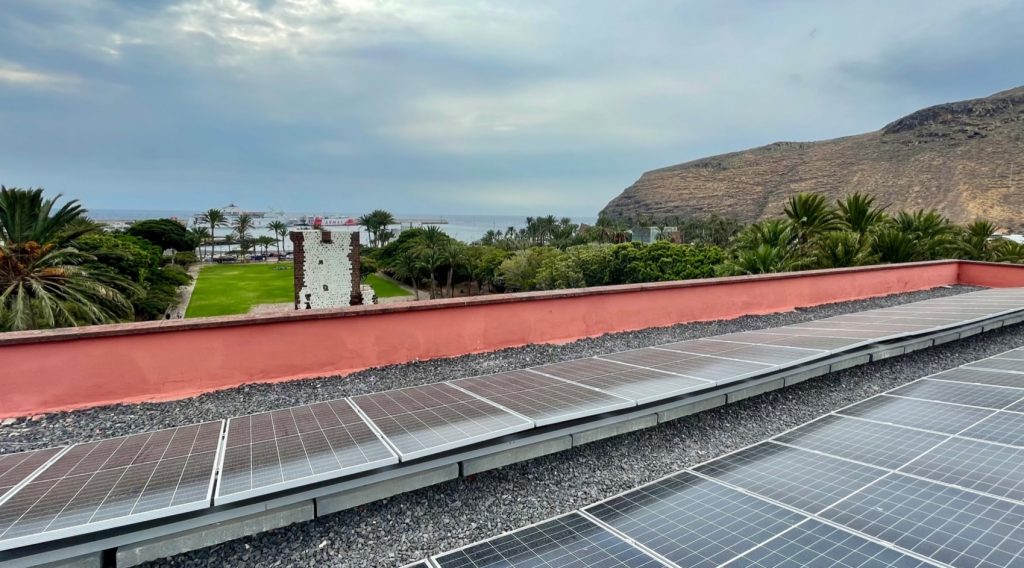 El Cabildo de La Gomera obtiene la certificación que acredita la autosuficiencia energética de su edificio sede