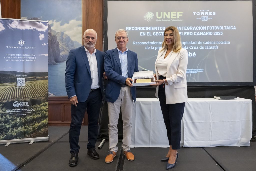 GF Fañabé premiado como referente hotelero por la Unión Fotovoltaica y la Familia Torres