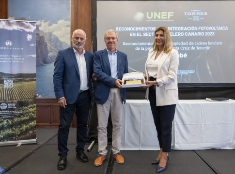 GF Fañabé premiado como referente hotelero por la Unión Fotovoltaica y la Familia Torres