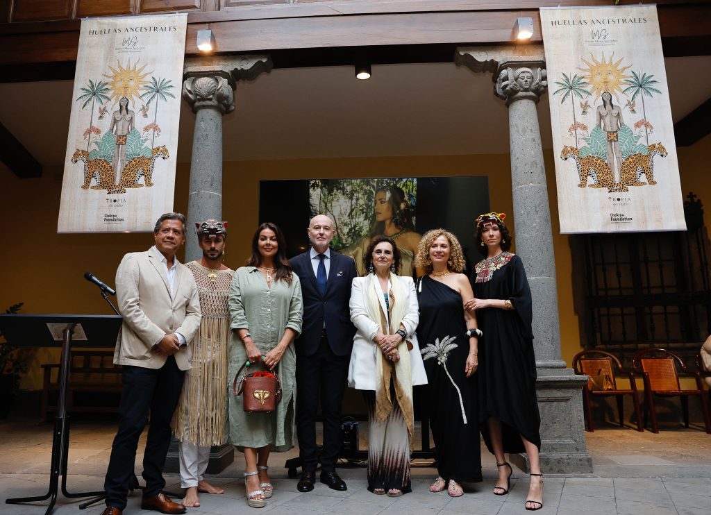 La Fundación Chekipa junto Atelier María Secretos presentaron ayer con gran recito la colección "Huellas Ancestrales"