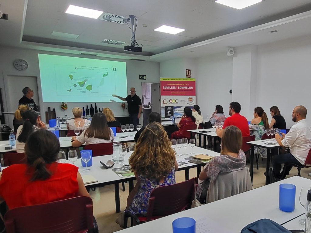 Los Embajadores del Canary Wine forman a los profesionales del vino fuera de las Islas