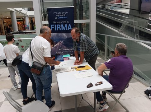La Ley de Volcanes ya tiene 3.400 apoyos y la recogida de firmas se traslada ahora a Tenerife, mientras continúa en La Palma