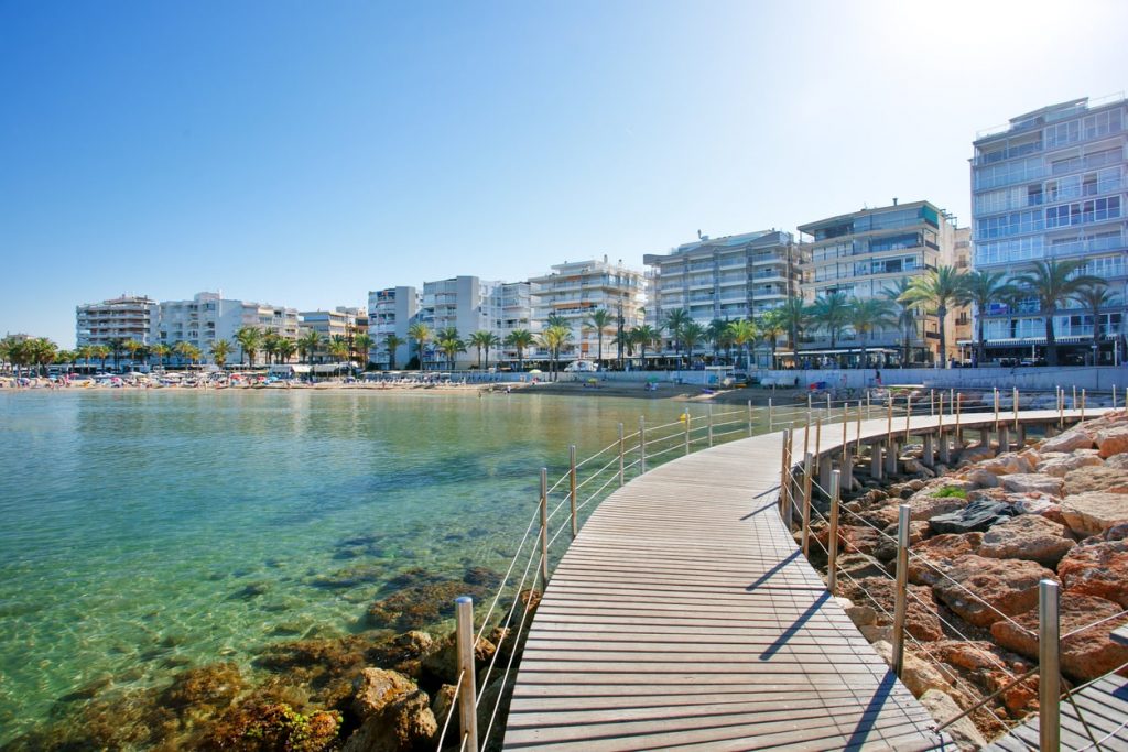 Los municipios de la AMT Sol y Playa soportan el 19% de las pernoctaciones en el inicio del verano
