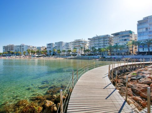 Los municipios de la AMT Sol y Playa soportan el 19% de las pernoctaciones en el inicio del verano