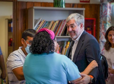 Clavijo visita el Centro de Adultos Hermano Pedro para trasladar el apoyo del Gobierno a su labor social