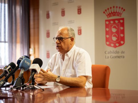 Curbelo anuncia un pleno extraordinario para abordar las consecuencias del cero energético