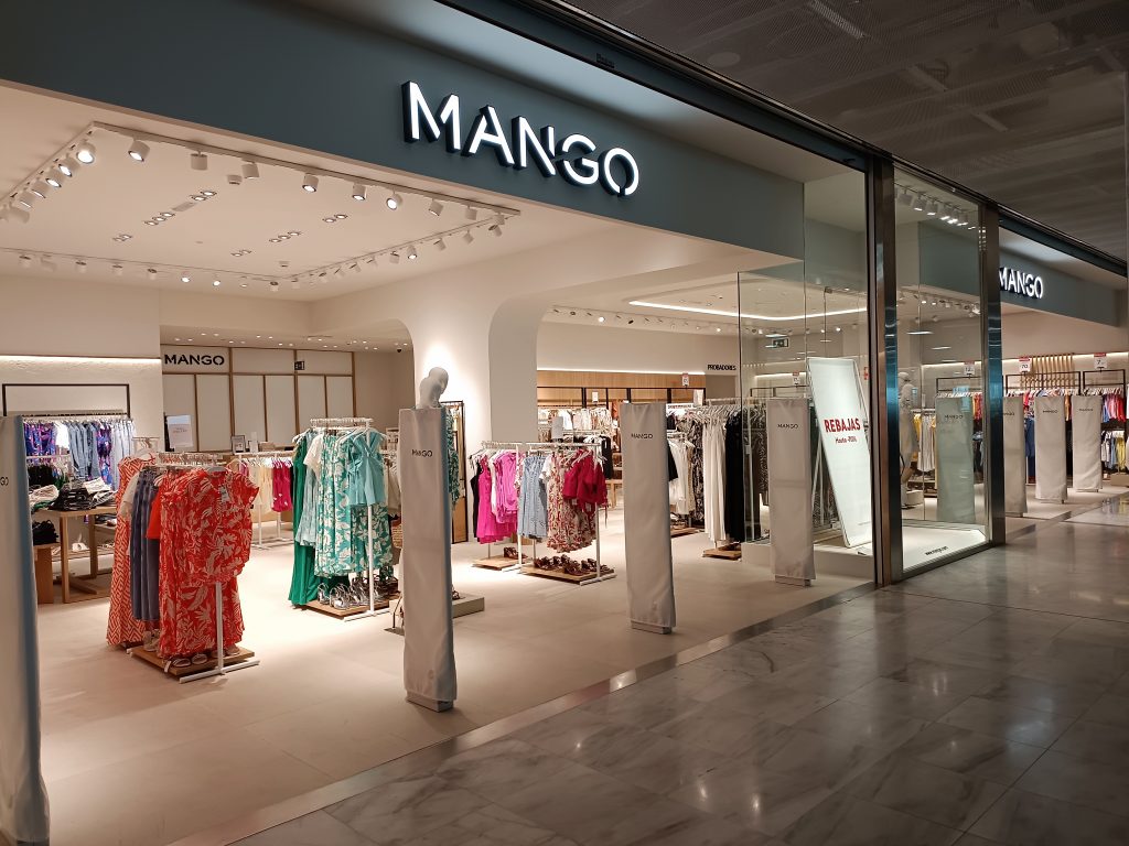 El Aeropuerto de Tenerife Sur renueva su oferta comercial con 15 nuevas tiendas